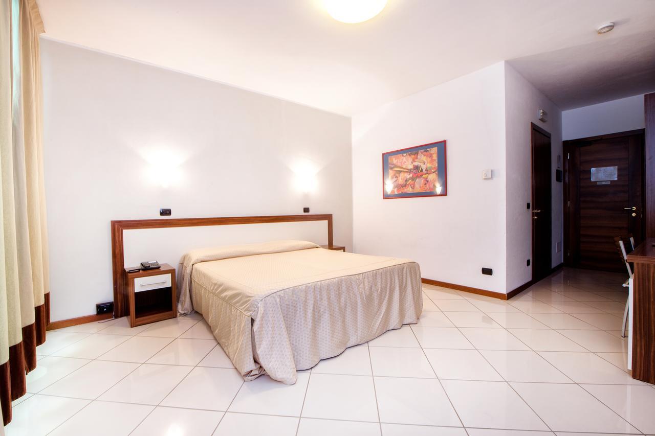 Hotel & Residence La Sibilla Cusiana เปตเตนาสโก ภายนอก รูปภาพ