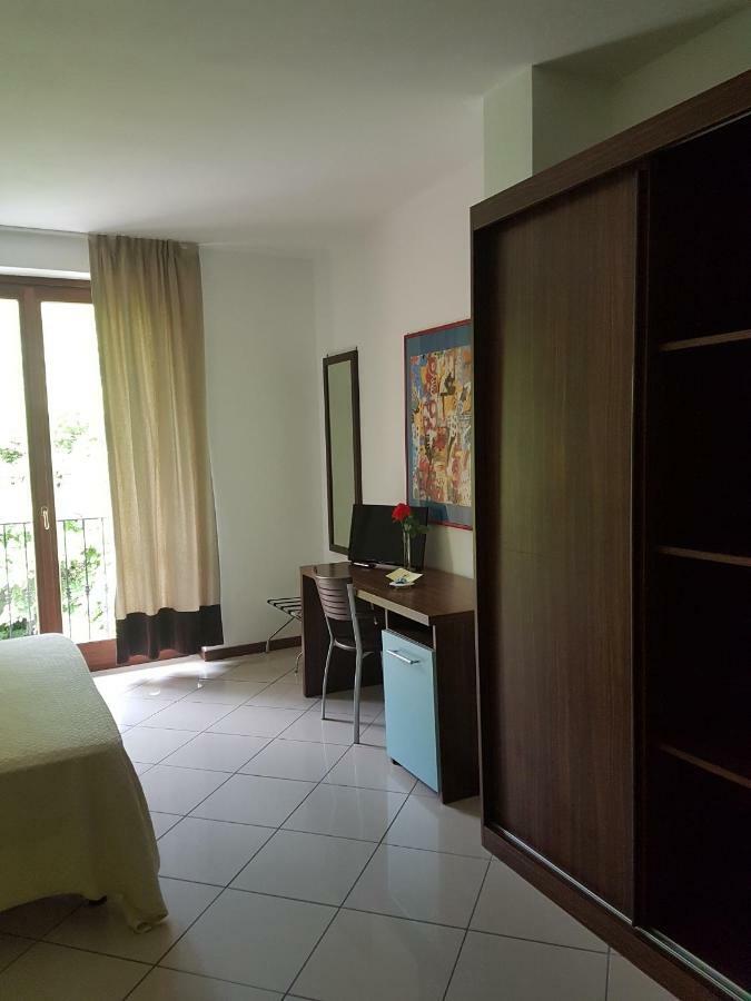 Hotel & Residence La Sibilla Cusiana เปตเตนาสโก ภายนอก รูปภาพ